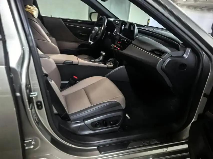 Lexus ES 2022 200 Excellence Edition 3