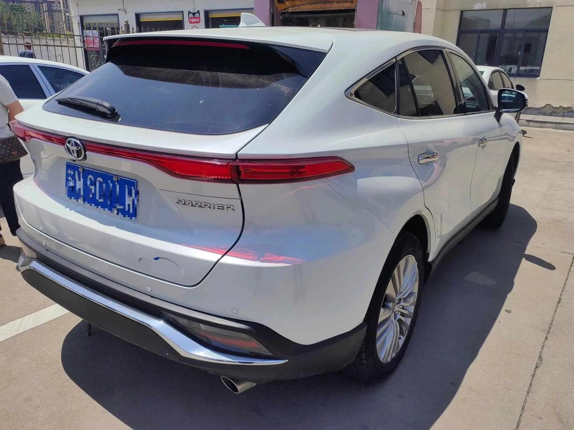 Ling Fang HARRIER 2022 2.0L CVT Two-Drive Premium Edition 2