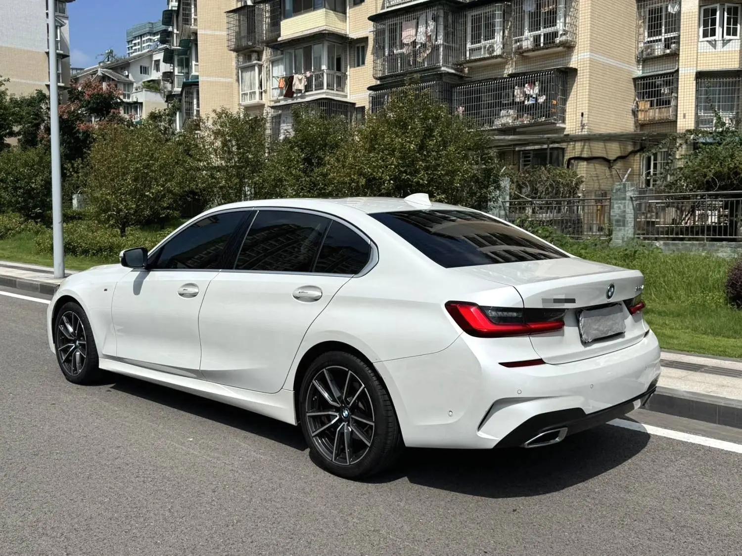 BMW 3 Series 2020 325Li M Sports Suit 3