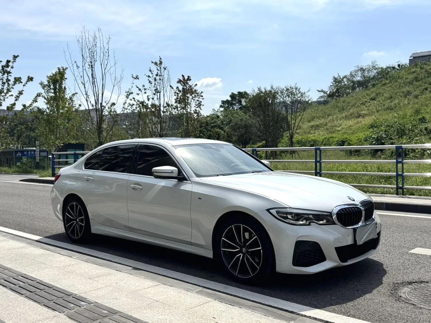 BMW 3 Series 2020 325Li M Sports Suit 4