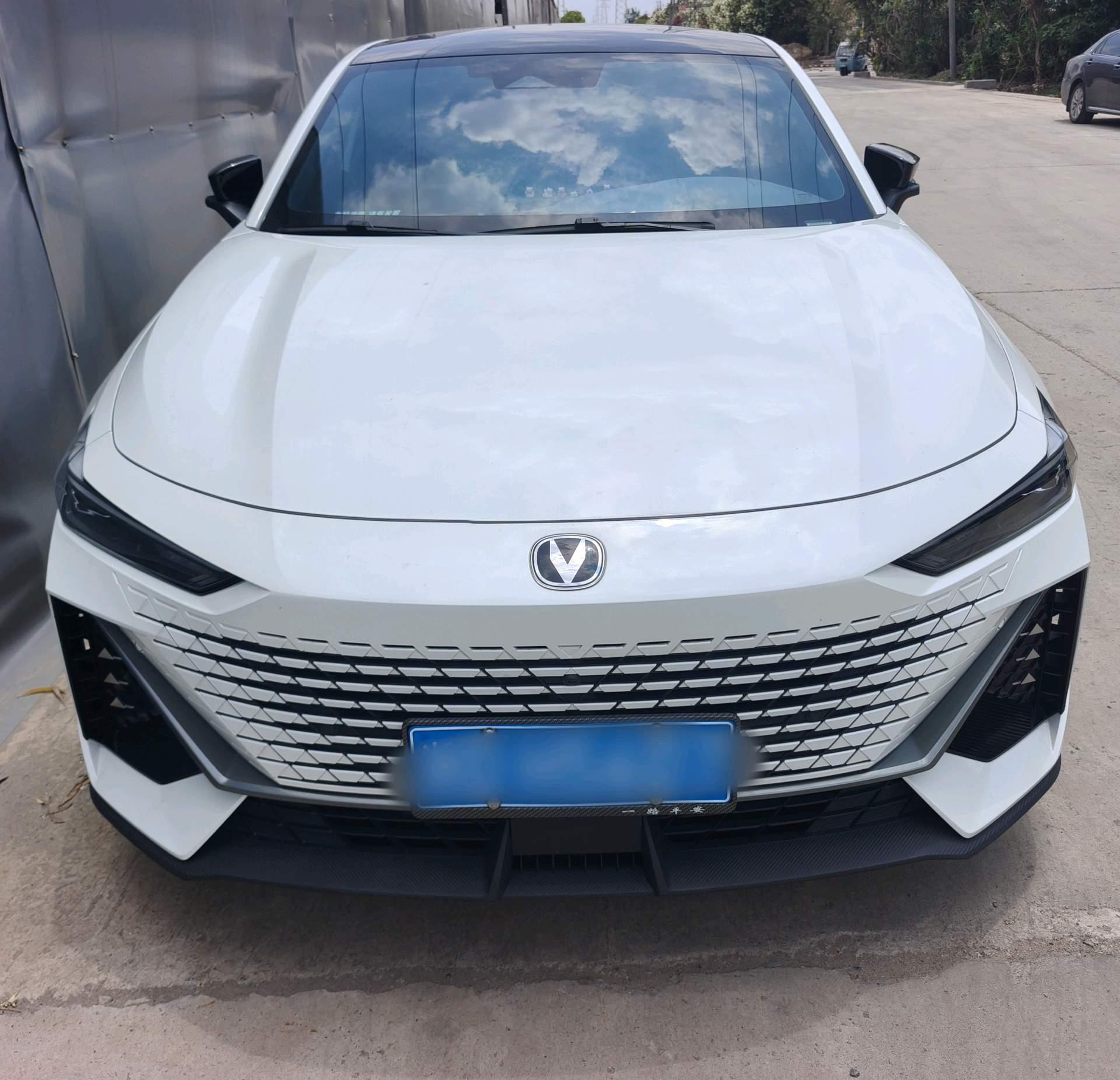 ChangAn 2024 UNI-V 1.5T High Energy Edition Automatic Gear 2