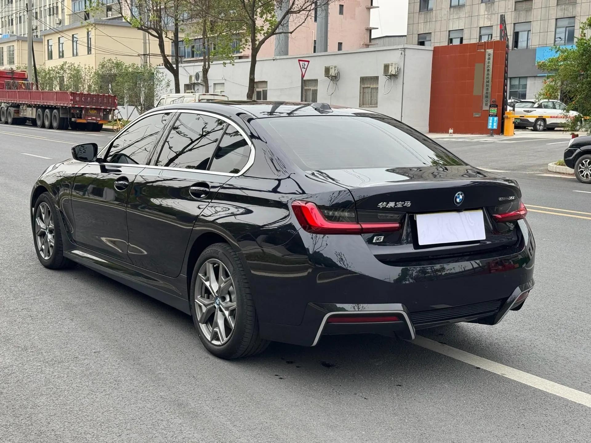 BMW 2024 i3 eDrive 35 L Automatic 3