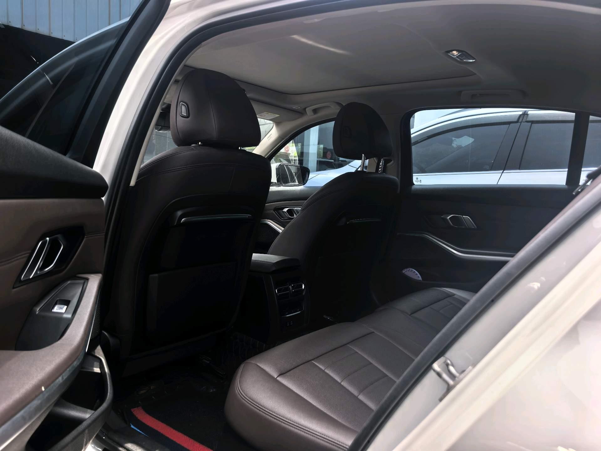 BMW 3 Series 2020 325Li M Sports Suit 4
