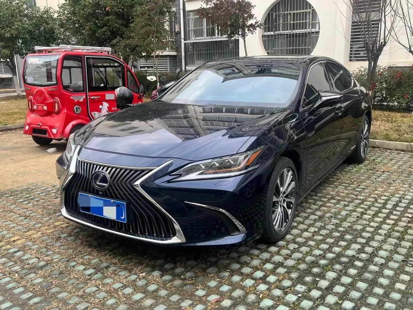 Lexus ES 2021 300h Premium Edition