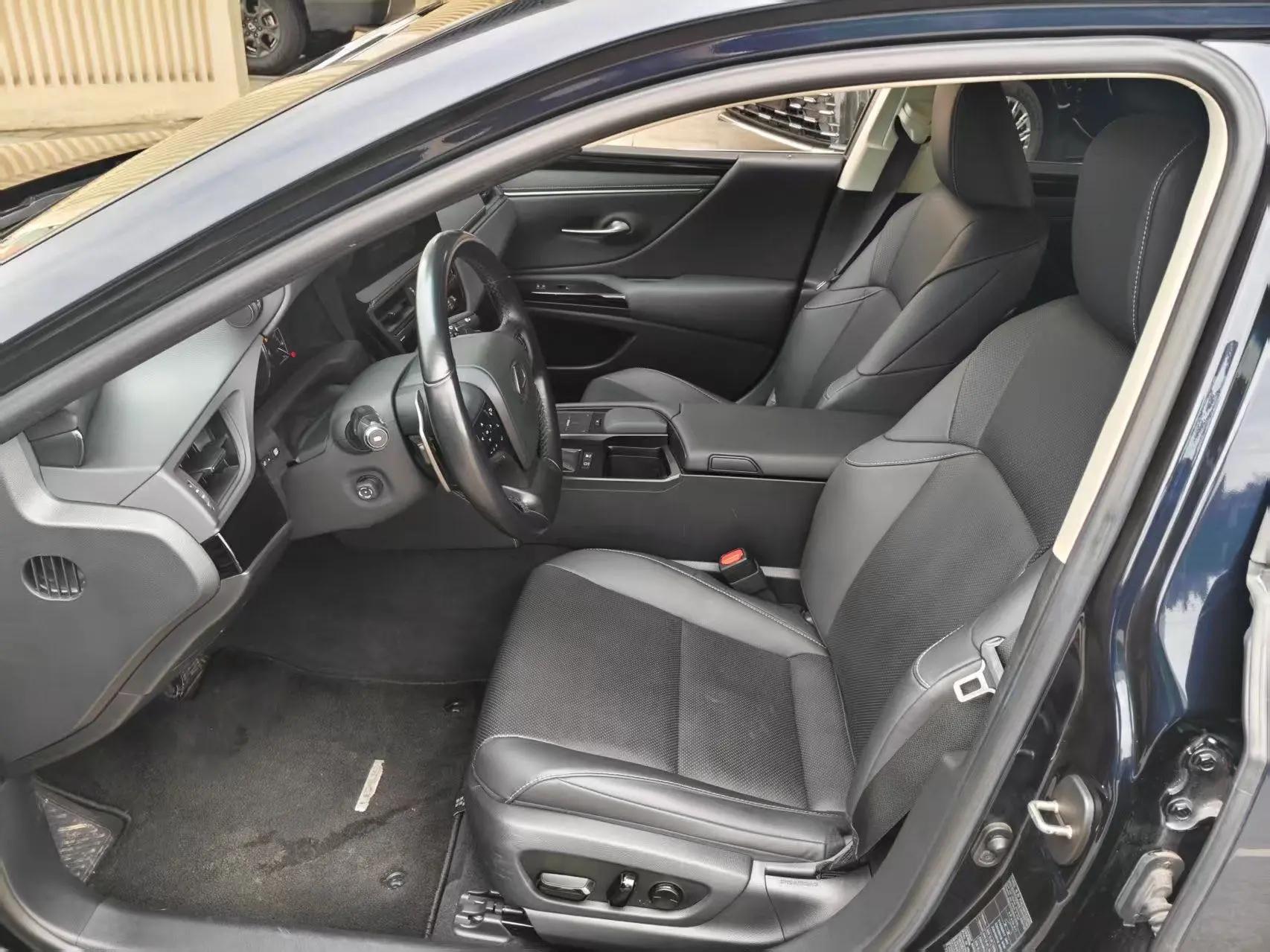 Lexus ES 2021 300h Premium Edition 2