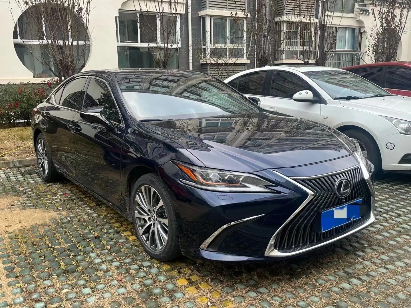 Lexus ES 2021 300h Premium Edition 5