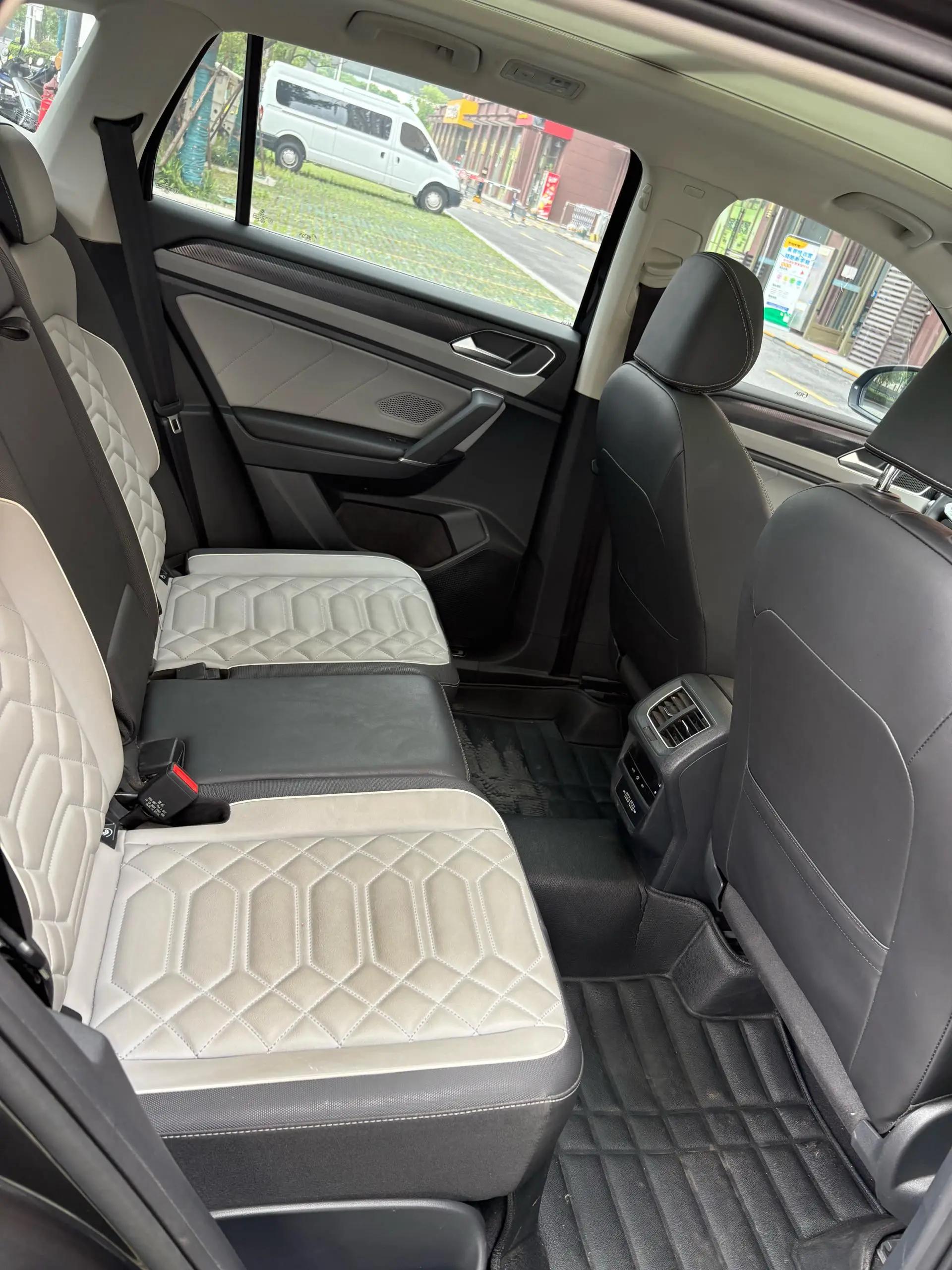 Volkswagen 2024 Tharu 2.0TSI 330TSI Front-Wheel Drive Luxury Plus Enhanced Edition Automatic 9