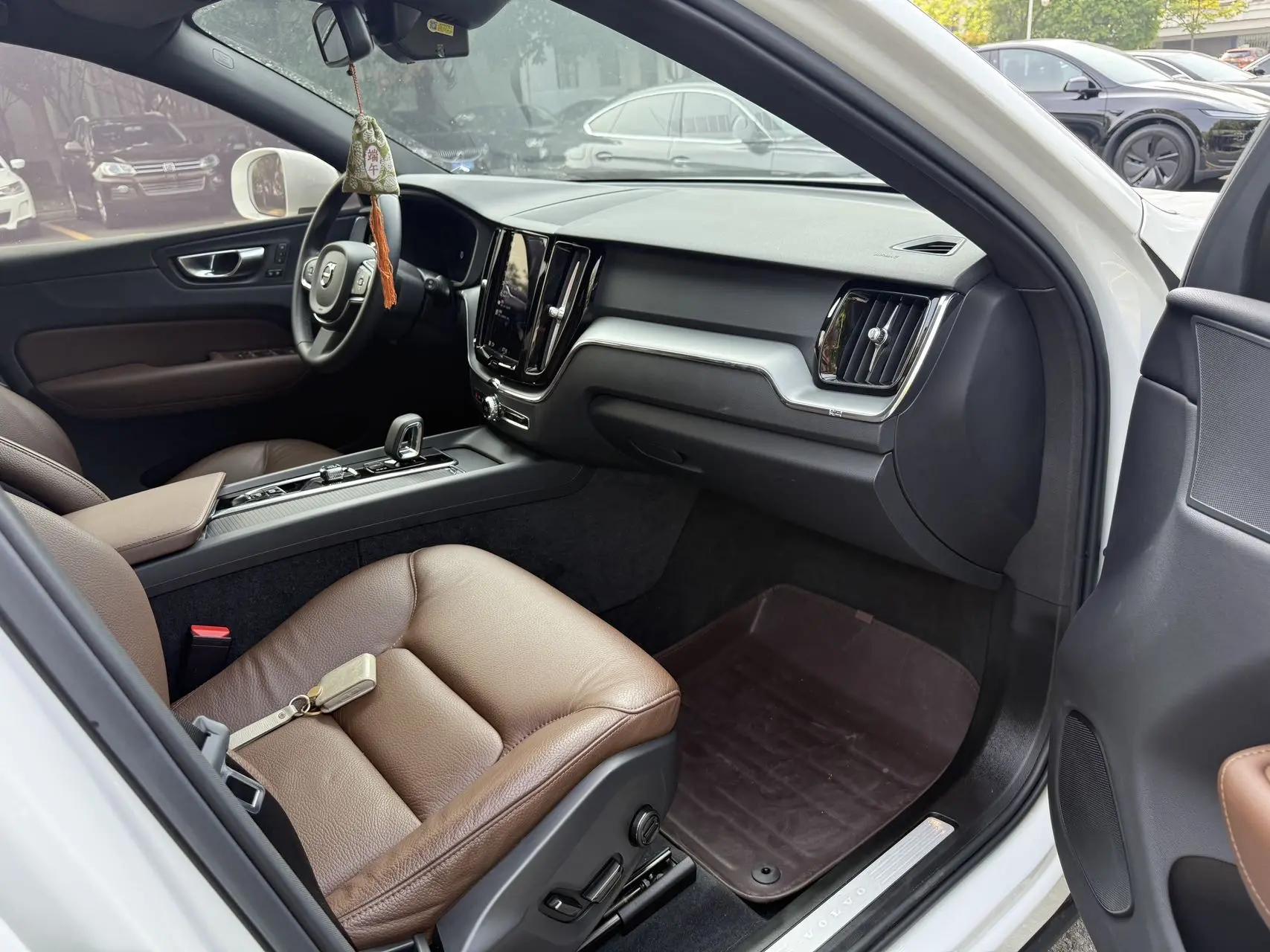 Volvo XC60 2023 B5 4-wheel-drive Zhiyi Deluxe Edition 6