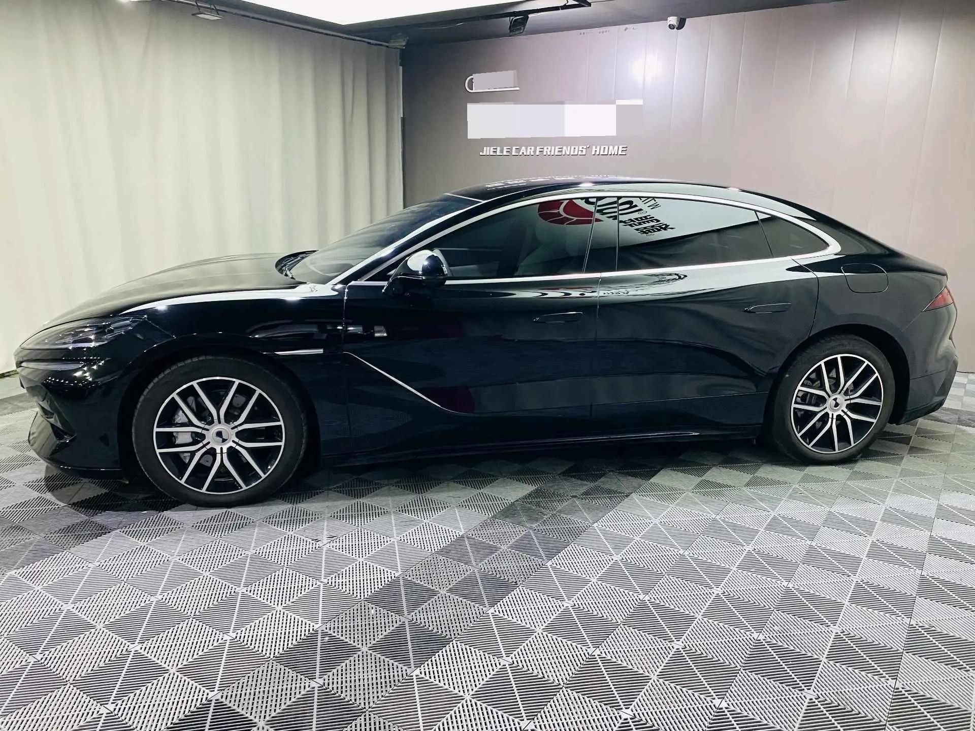 Denza 2024 Denza Z9 2.0T Stepless 1100km Four-wheel Drive Max Edition Automatic Gear 3