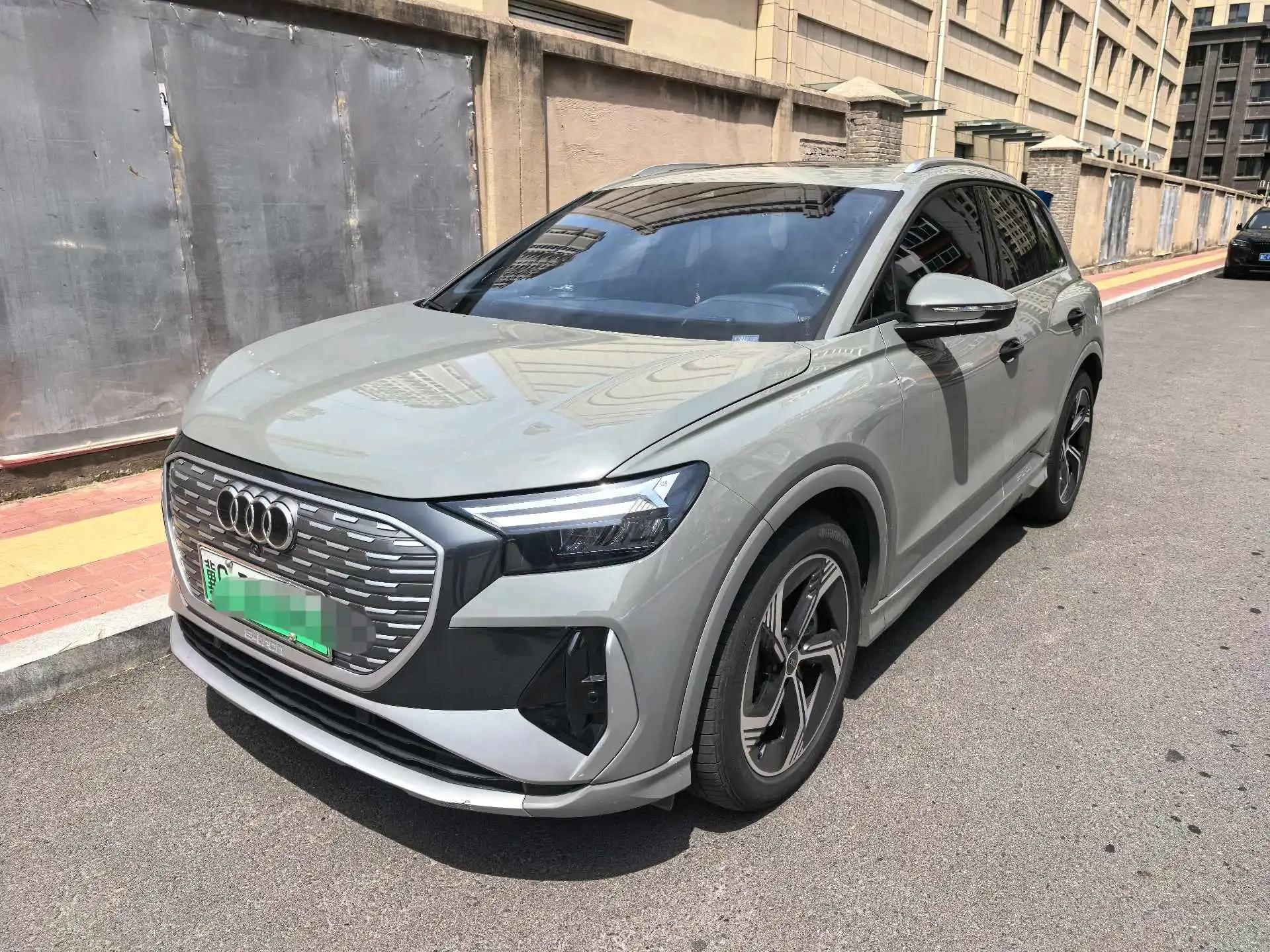 Audi 2024 Q4 e-tron 40 Exploration Edition Automatic