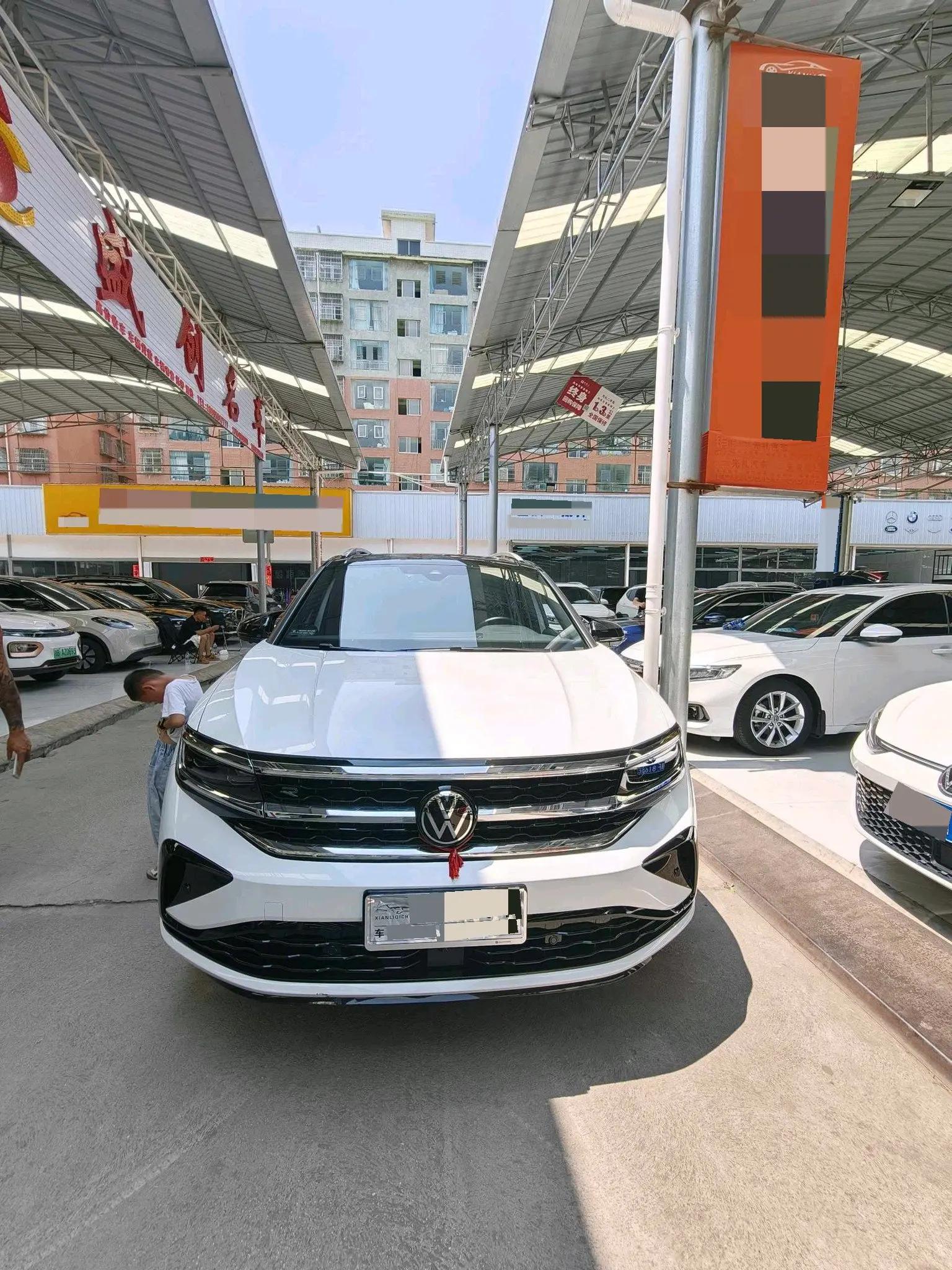 大众 2024款 揽境 2.0TSI 380TSI 四驱R-Line拓境版6座 自动挡 3
