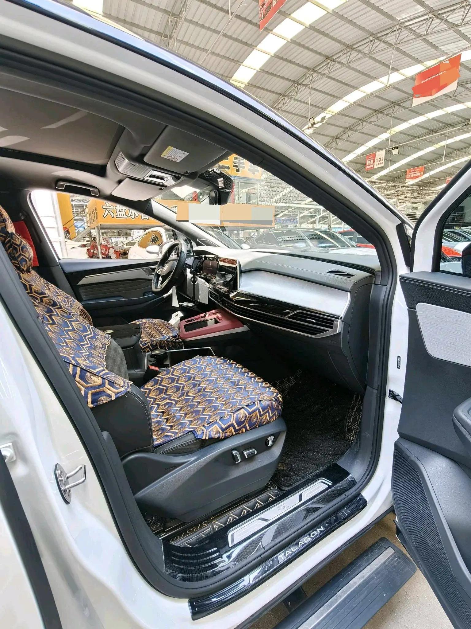 大众 2024款 揽境 2.0TSI 380TSI 四驱R-Line拓境版6座 自动挡 4