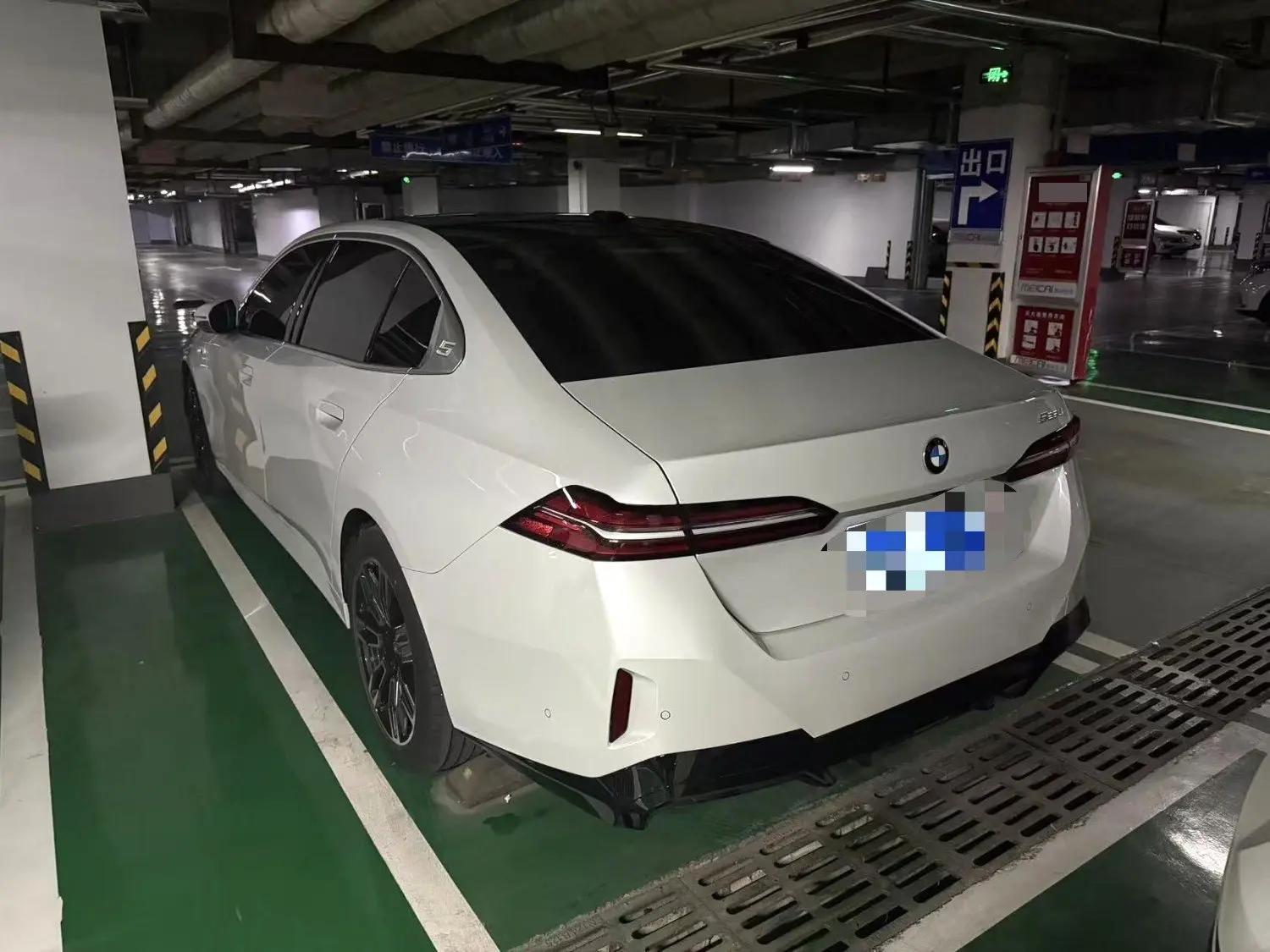 BMW 5 Series 2025 Model 525Li 48V 2.0T M Sport Package Automatic 3