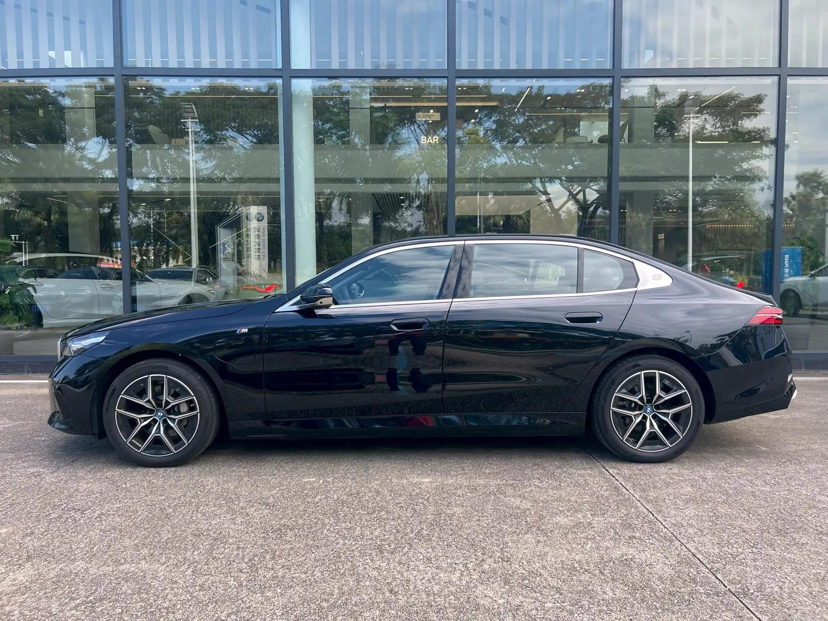 BMW i5 2024 eDrive 40L M Sport Suit 3