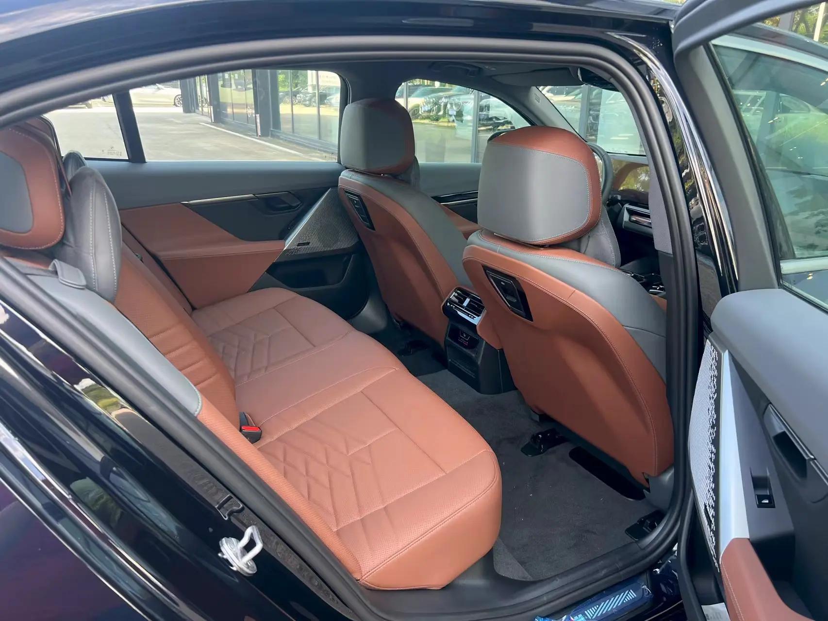 BMW i5 2024 eDrive 40L M Sport Suit 4
