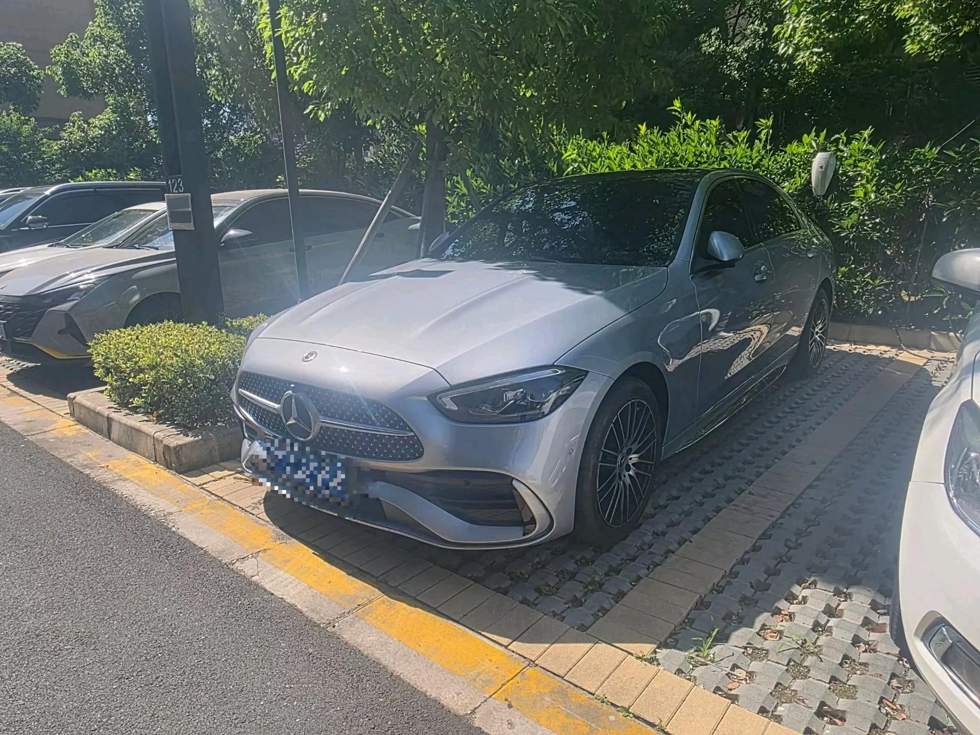 Открыть галерею: Mercedes Benz C- Class 2025 Model C 260 L 48V 1.5T Sport Version Automatic