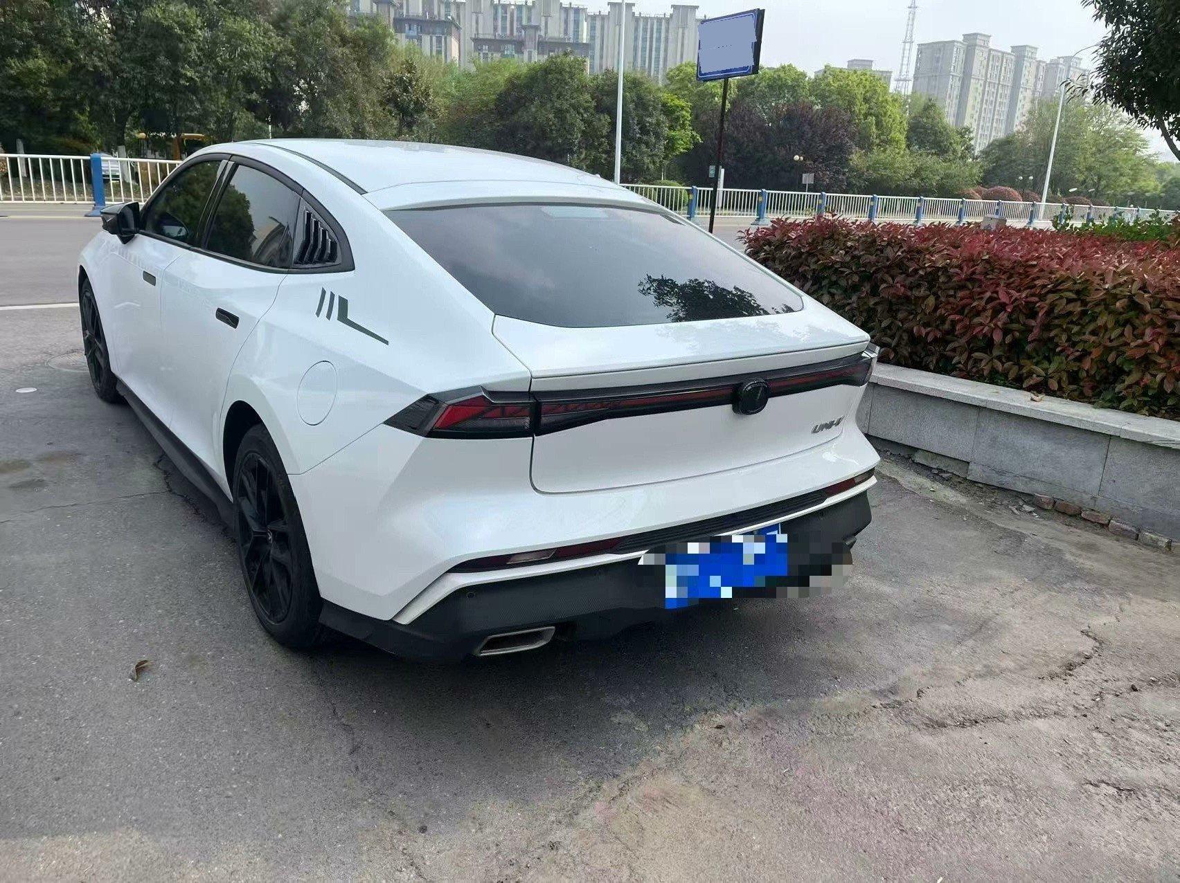 ChangAn UNI-V 2022 1.5T Honorable Model 8