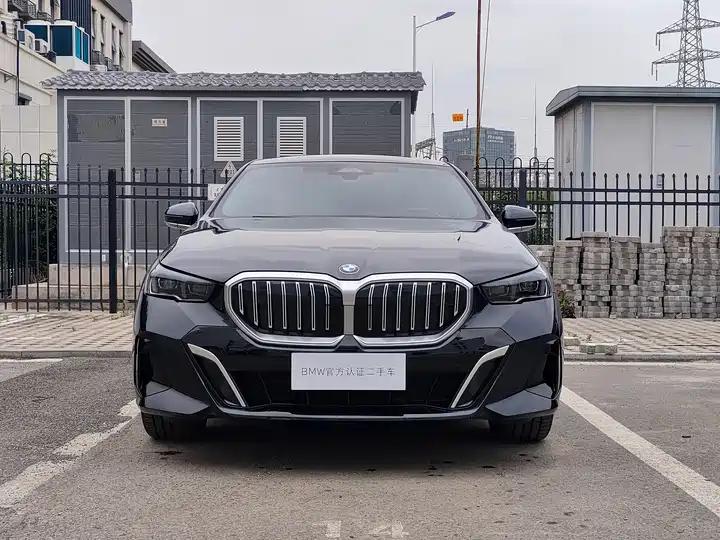 BMW 5 Series 2024 525Li M Sports Suit 2