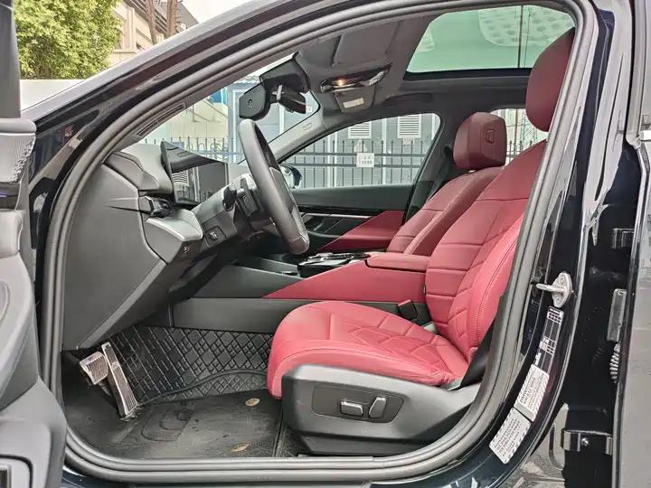 BMW 5 Series 2024 525Li M Sports Suit 8