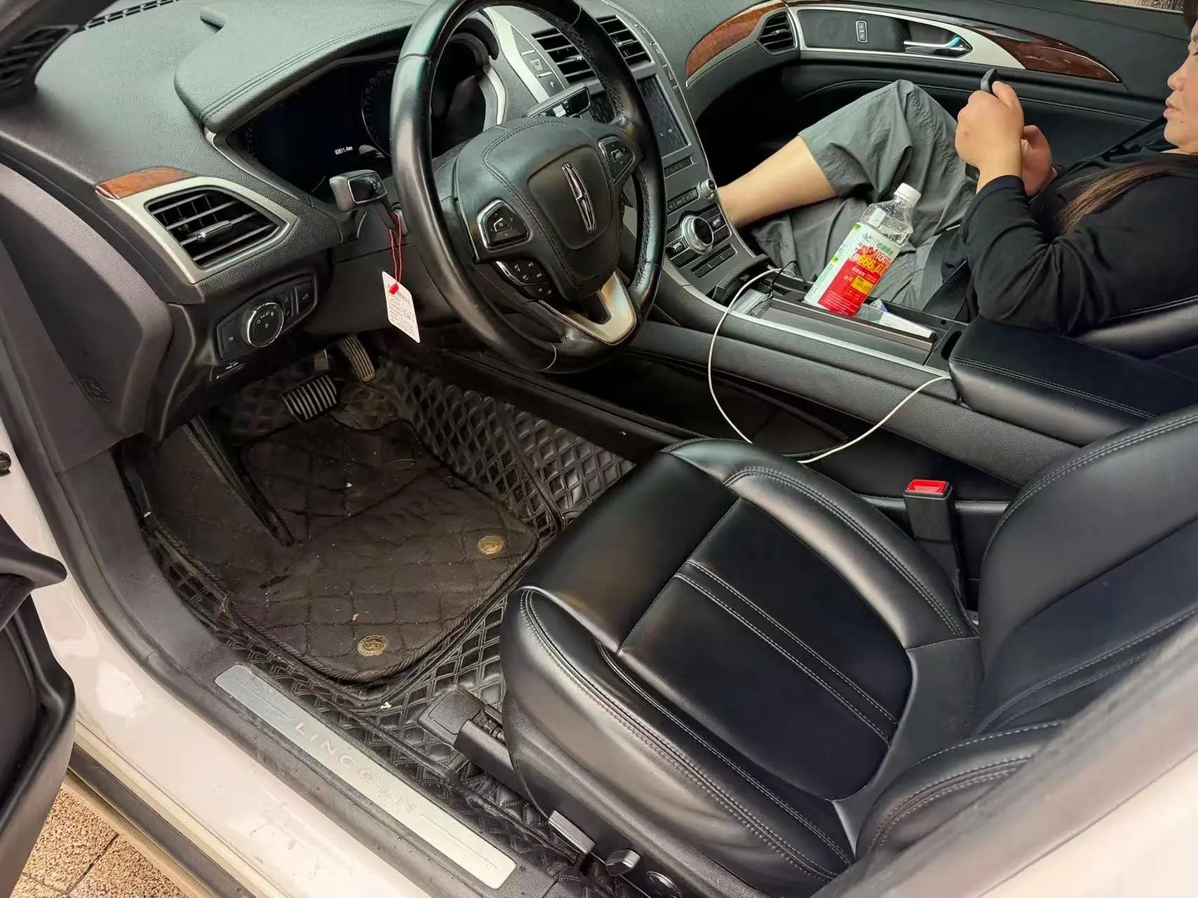 Lincoln MKZ 2020 2.0T Premium Edition 4