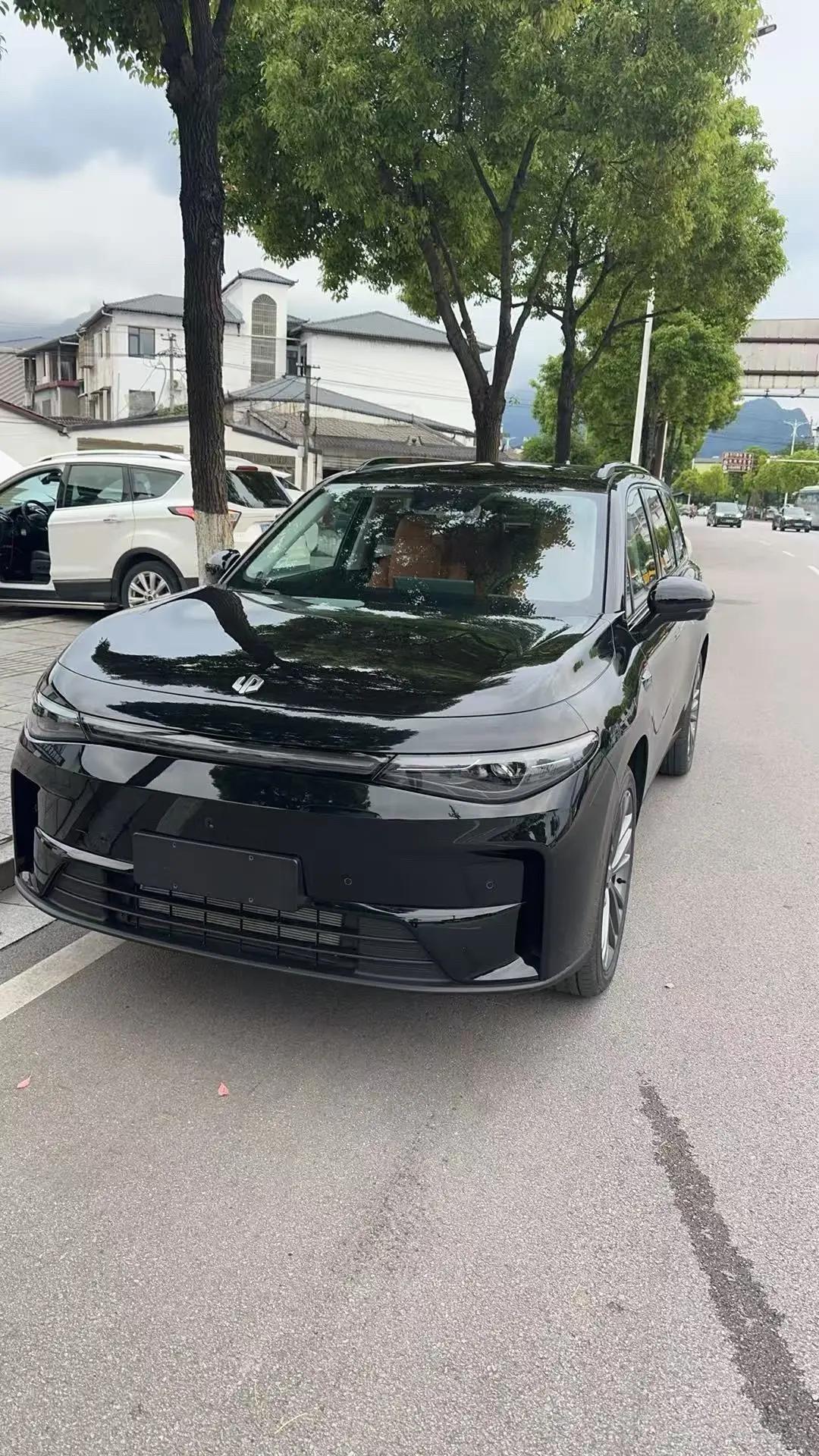 Открыть галерею: Leapmotor 2026 C 16 200 exclusive 6-seat automatic gear