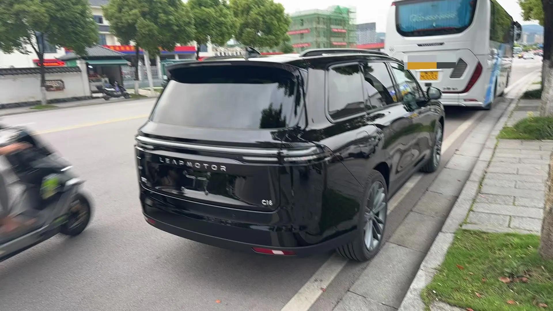 Leapmotor 2026 C 16 200 exclusive 6-seat automatic gear 3