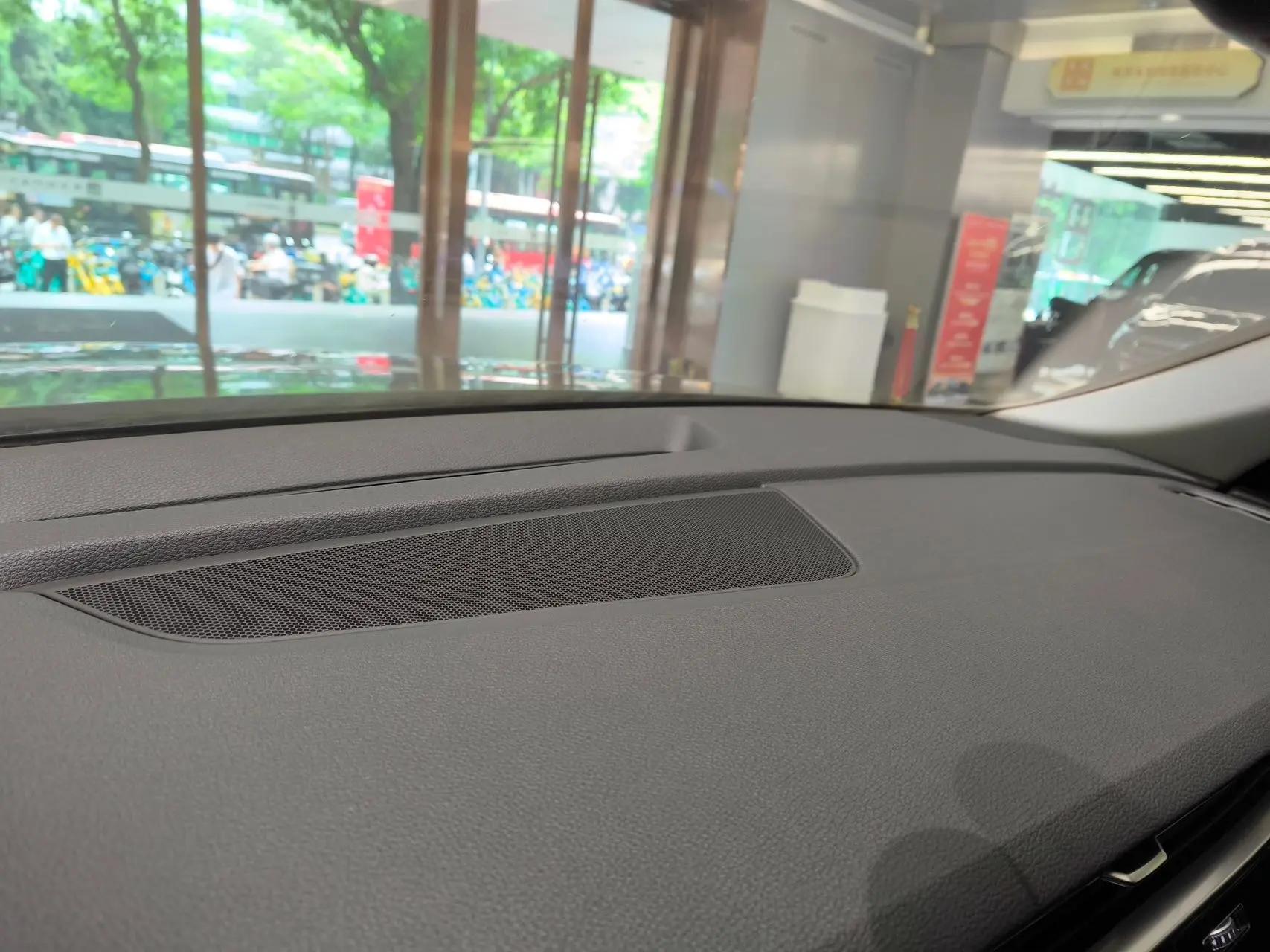 Audi Q8 2022 55 TFSI Deluxe Dynamic 9