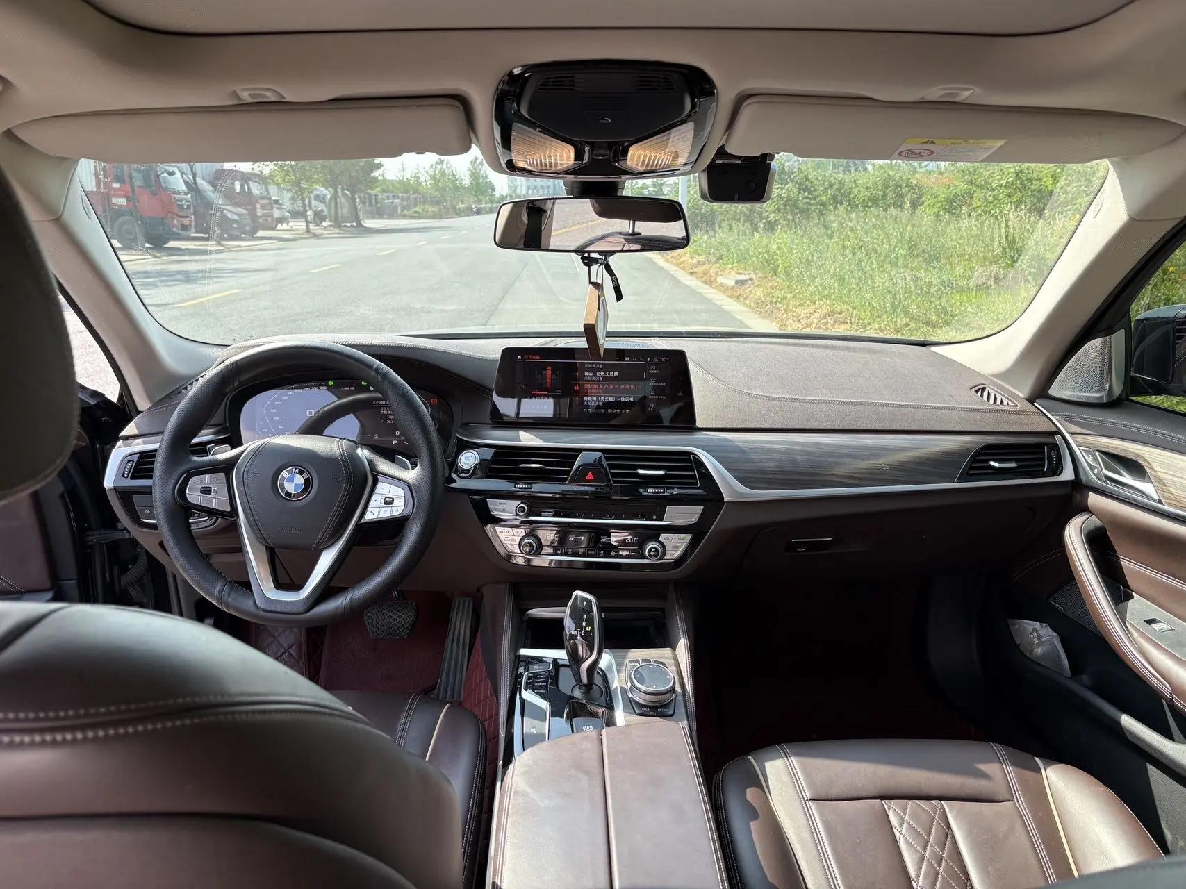 BMW 5 Series 2020 530Li Leading Luxury Suit 7
