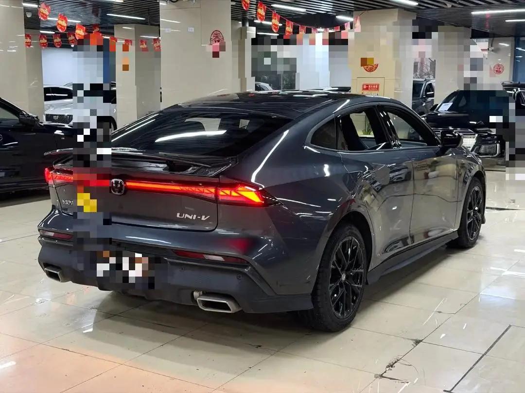 ChangAn 2024 UNI-V 1.5T Prestige Automatic 2