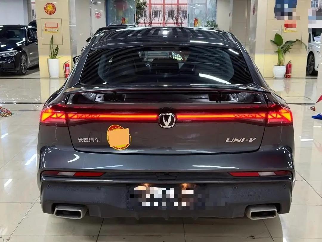 ChangAn 2024 UNI-V 1.5T Prestige Automatic 3