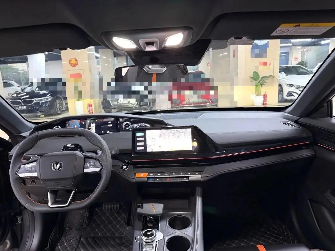 ChangAn 2024 UNI-V 1.5T Prestige Automatic 4