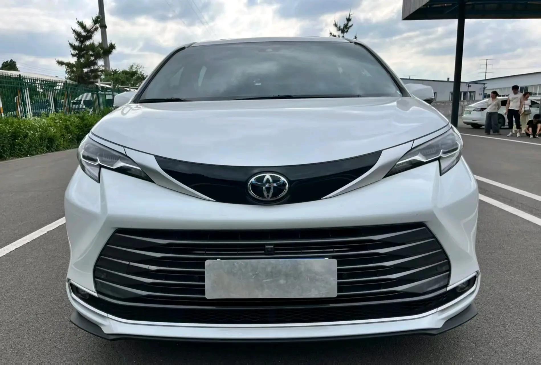 Toyota 2026 Sana 2.5 Stepless Four-wheel Drive Premium Edition Automatic Transmission 3