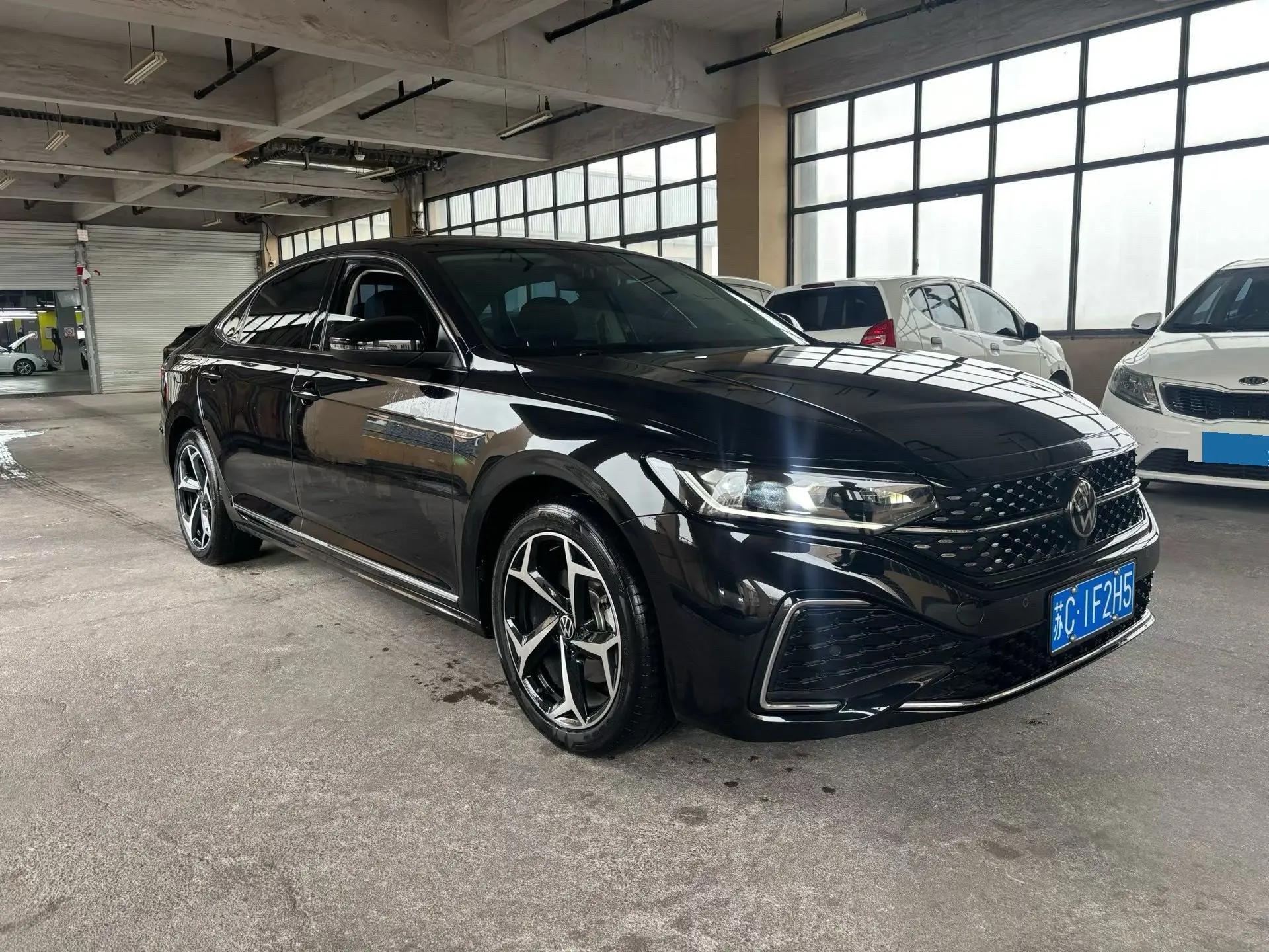 Volkswagen 2024 Passat 2.0TSI 330TSI Starry Sky Elite Edition Automatic 3