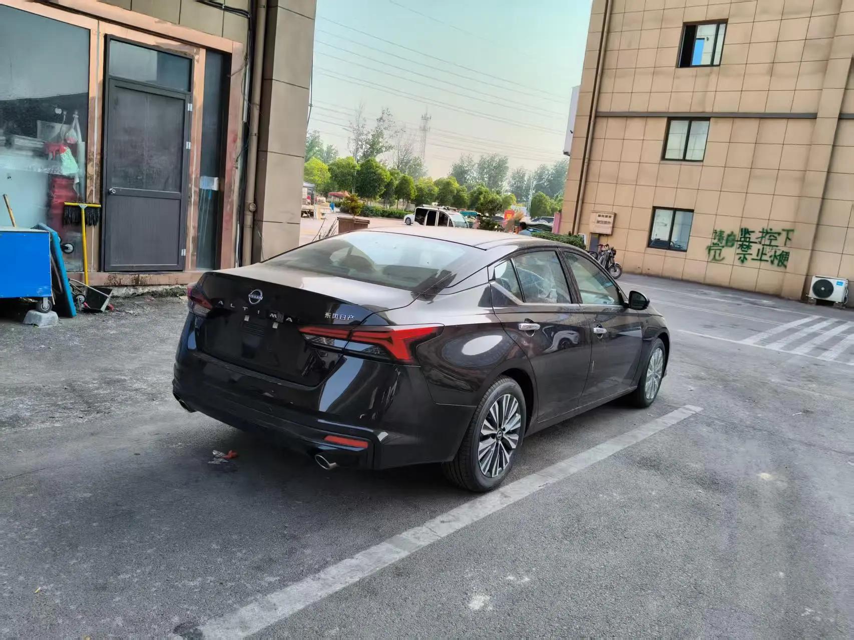 Teana 2024 2.0L SV Black Gold Edition 4
