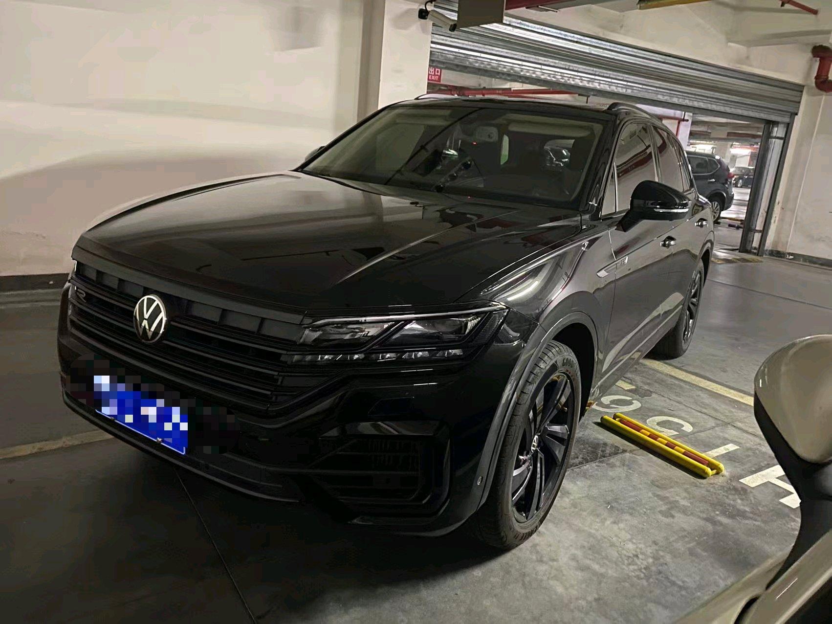 Touareg 2022 3.0TSI Prestige Edition with Black Sport Package