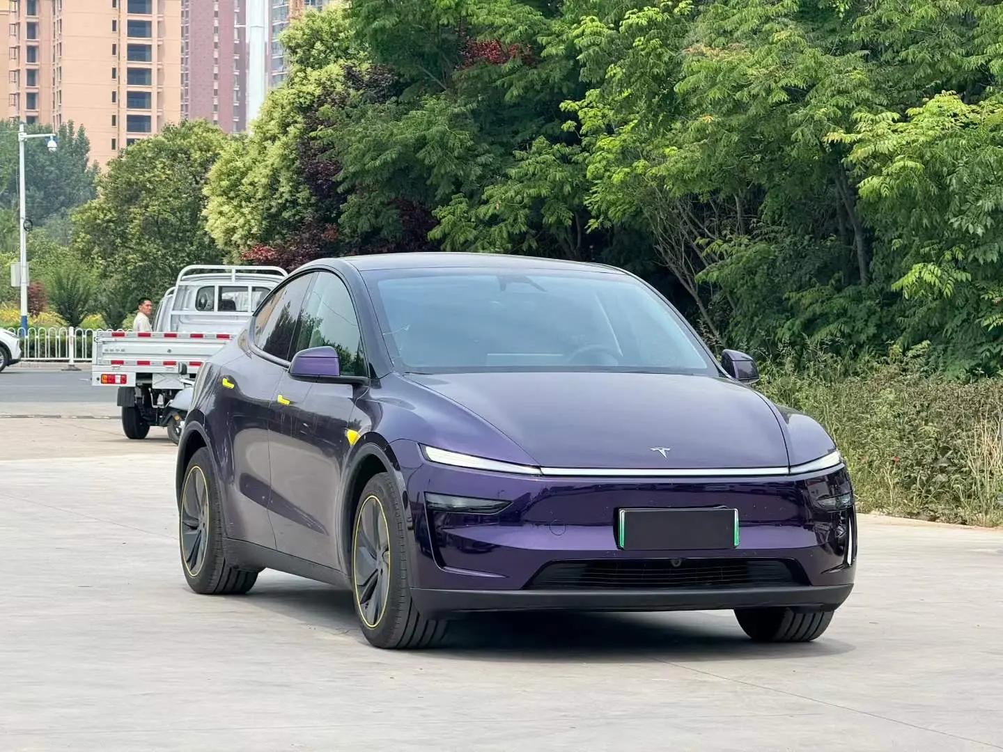 Tesla 2025 Model Y Rear-Wheel Drive Automatic 2