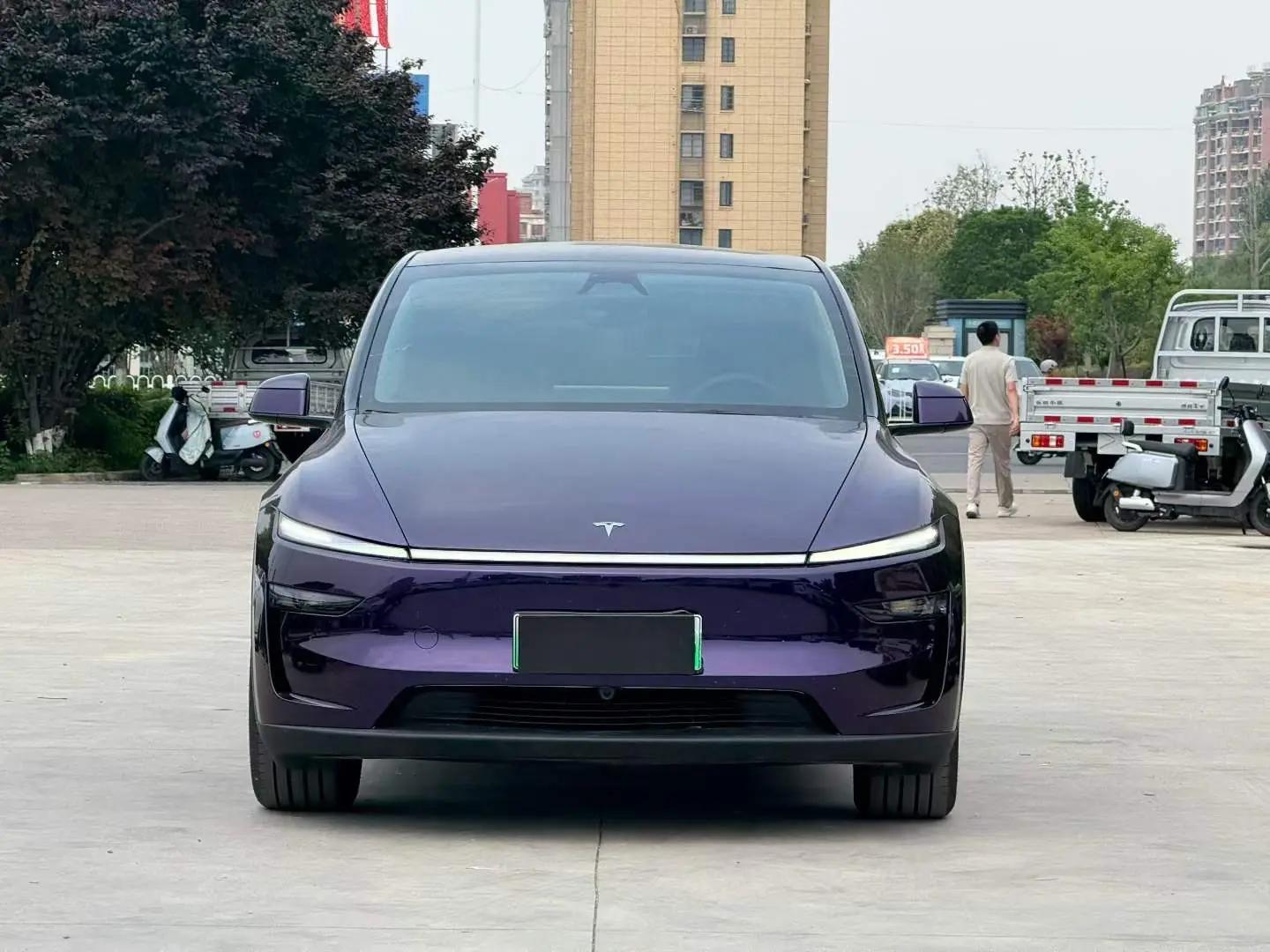 Tesla 2025 Model Y Rear-Wheel Drive Automatic 3