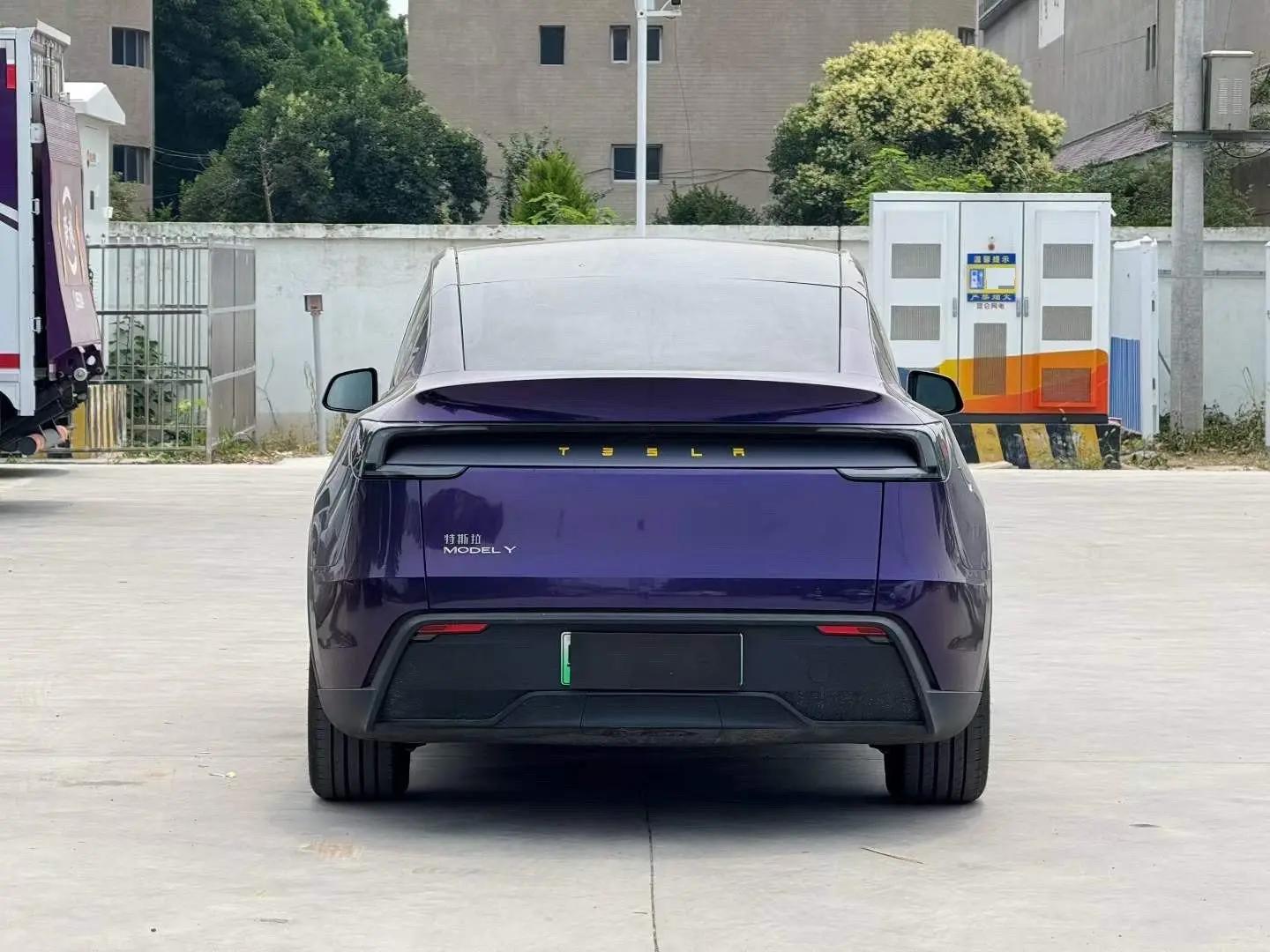 Tesla 2025 Model Y Rear-Wheel Drive Automatic 4