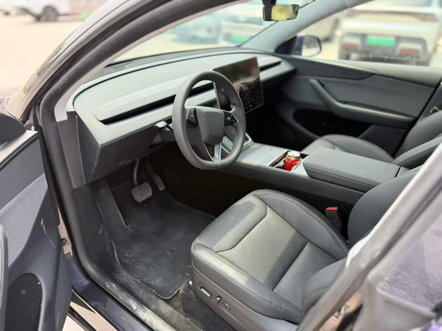 Tesla 2025 Model Y Rear-Wheel Drive Automatic 7