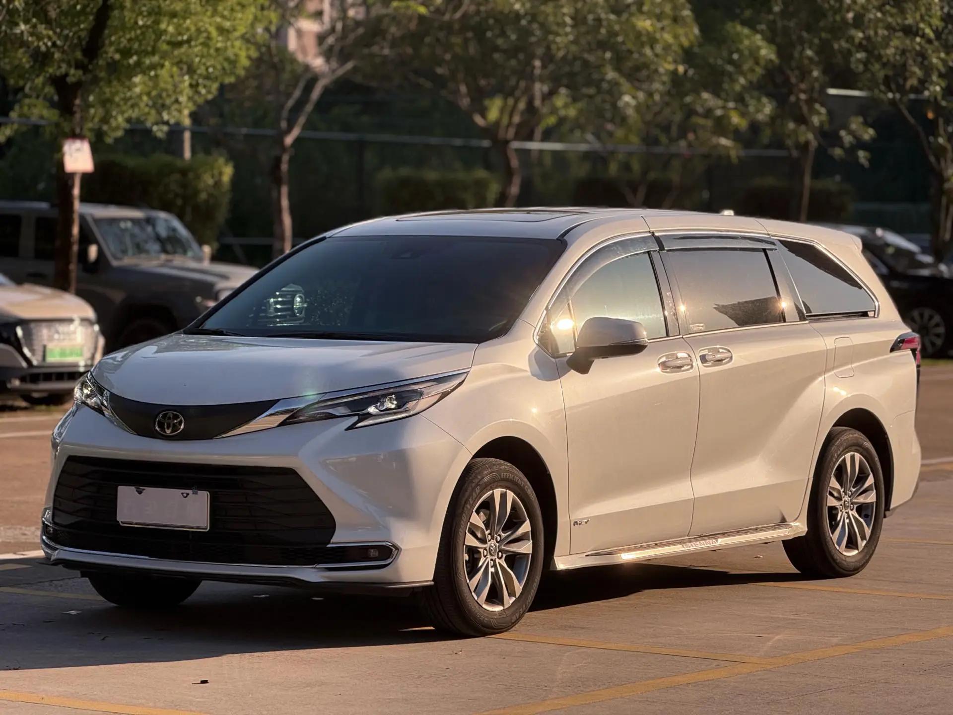 Open image lightbox: Toyota 2024 Sienna 2.5 CVT Comfort Edition Automatic