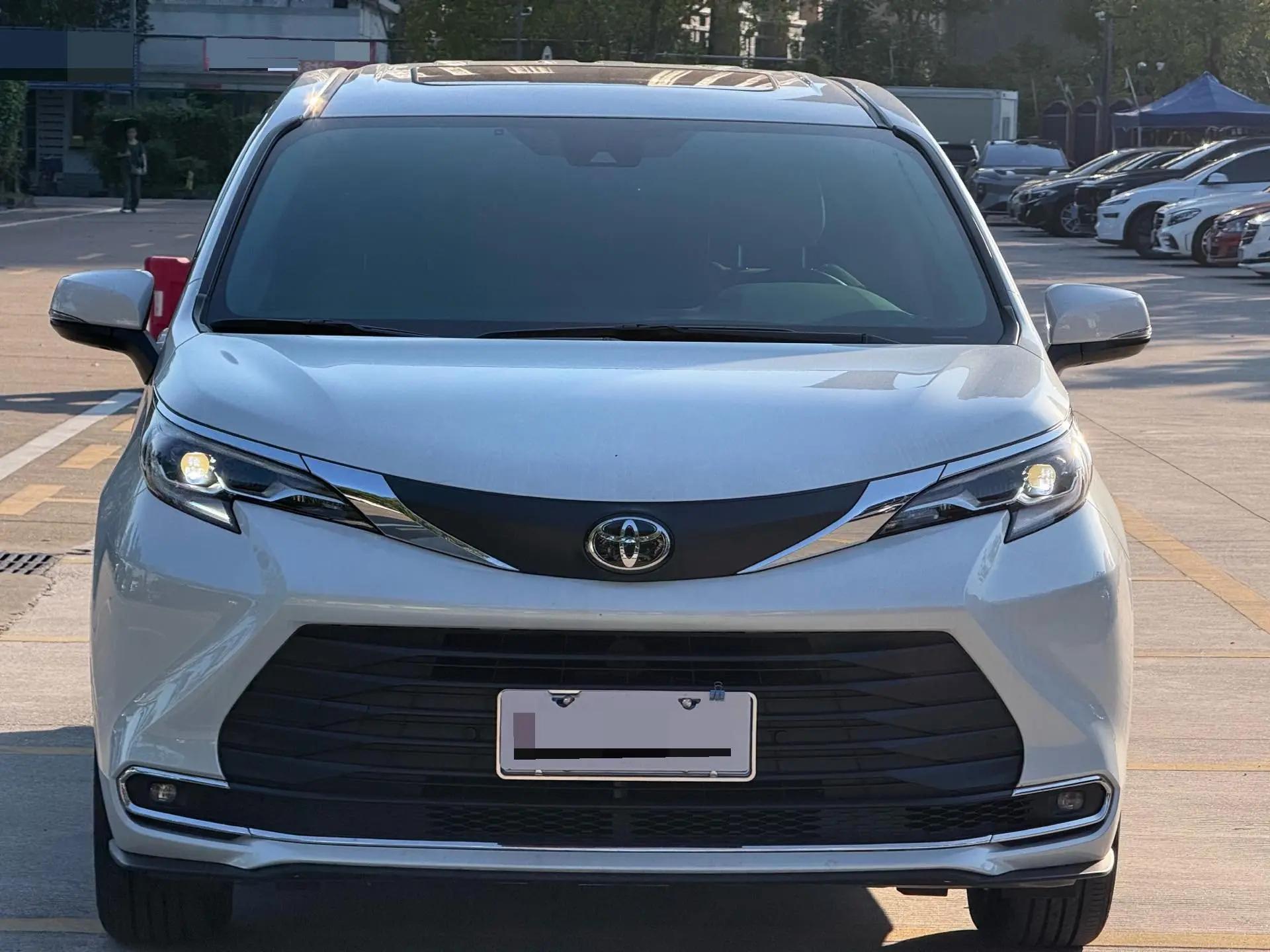 Toyota 2024 Sienna 2.5 CVT Comfort Edition Automatic 3