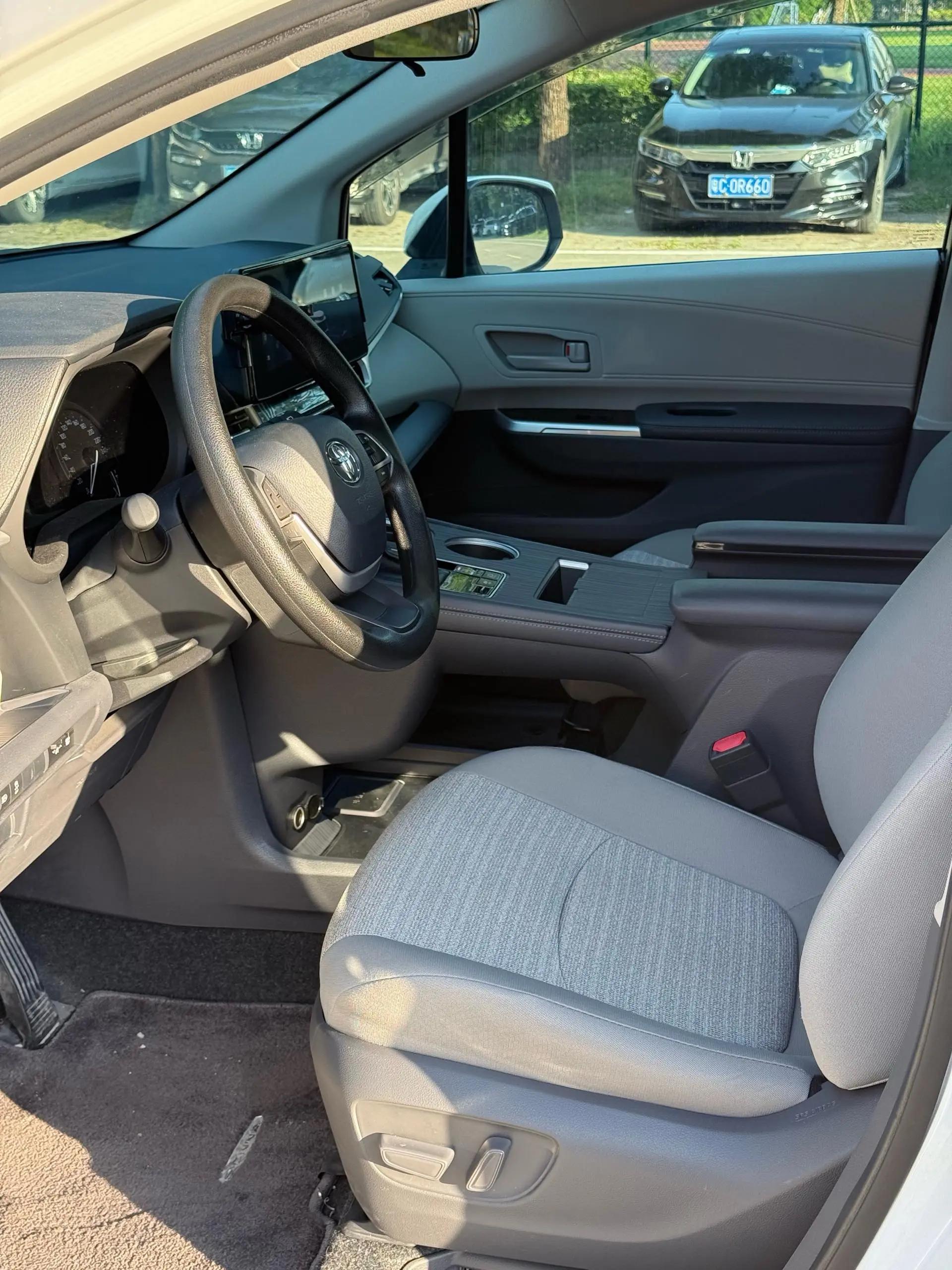 Toyota 2024 Sienna 2.5 CVT Comfort Edition Automatic 6