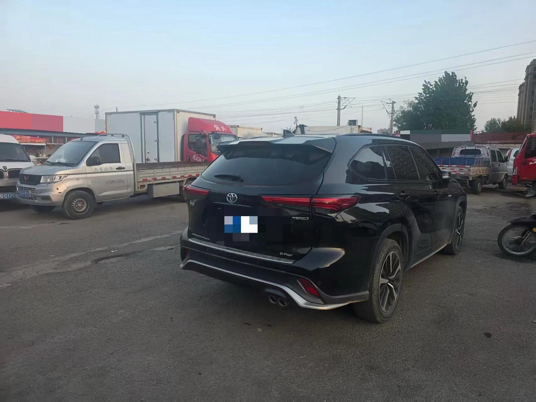 Crown Land Release 2021 2.5L HEV 4-wheel Drive Premium Edition 4