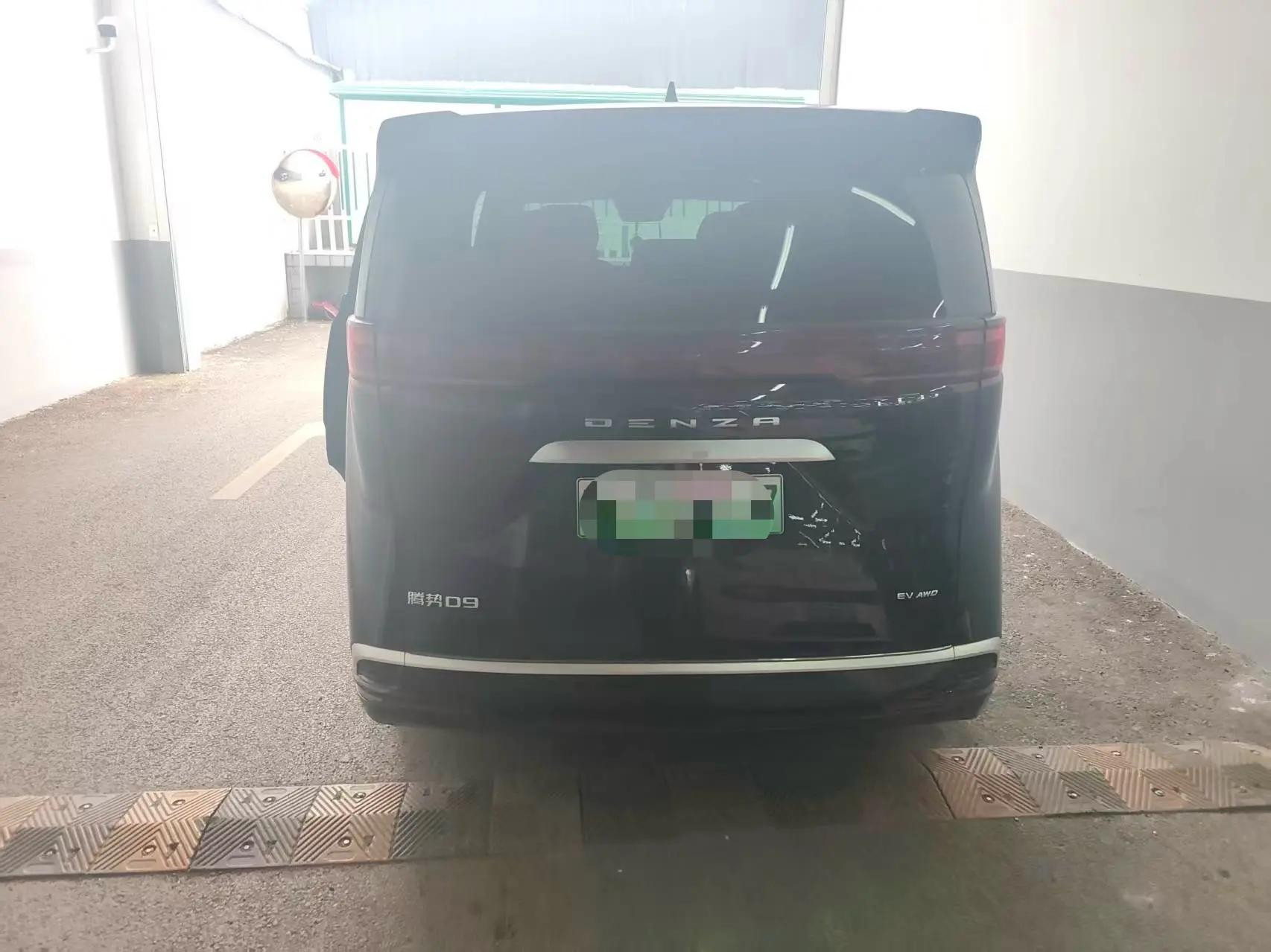 Denza D9 2022 EV 600 Four-wheel Drive Honor Model 3