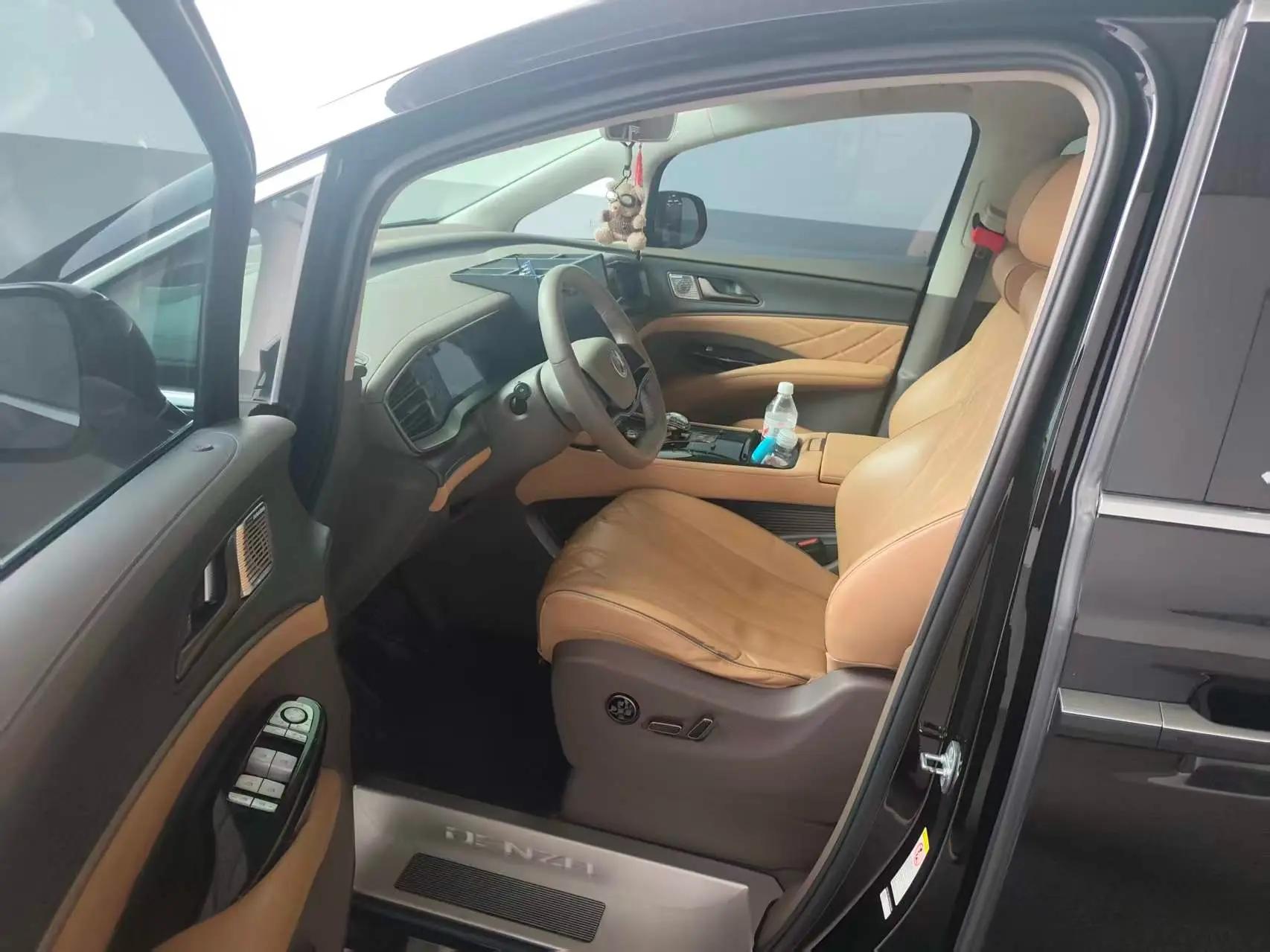 Denza D9 2022 EV 600 Four-wheel Drive Honor Model 5