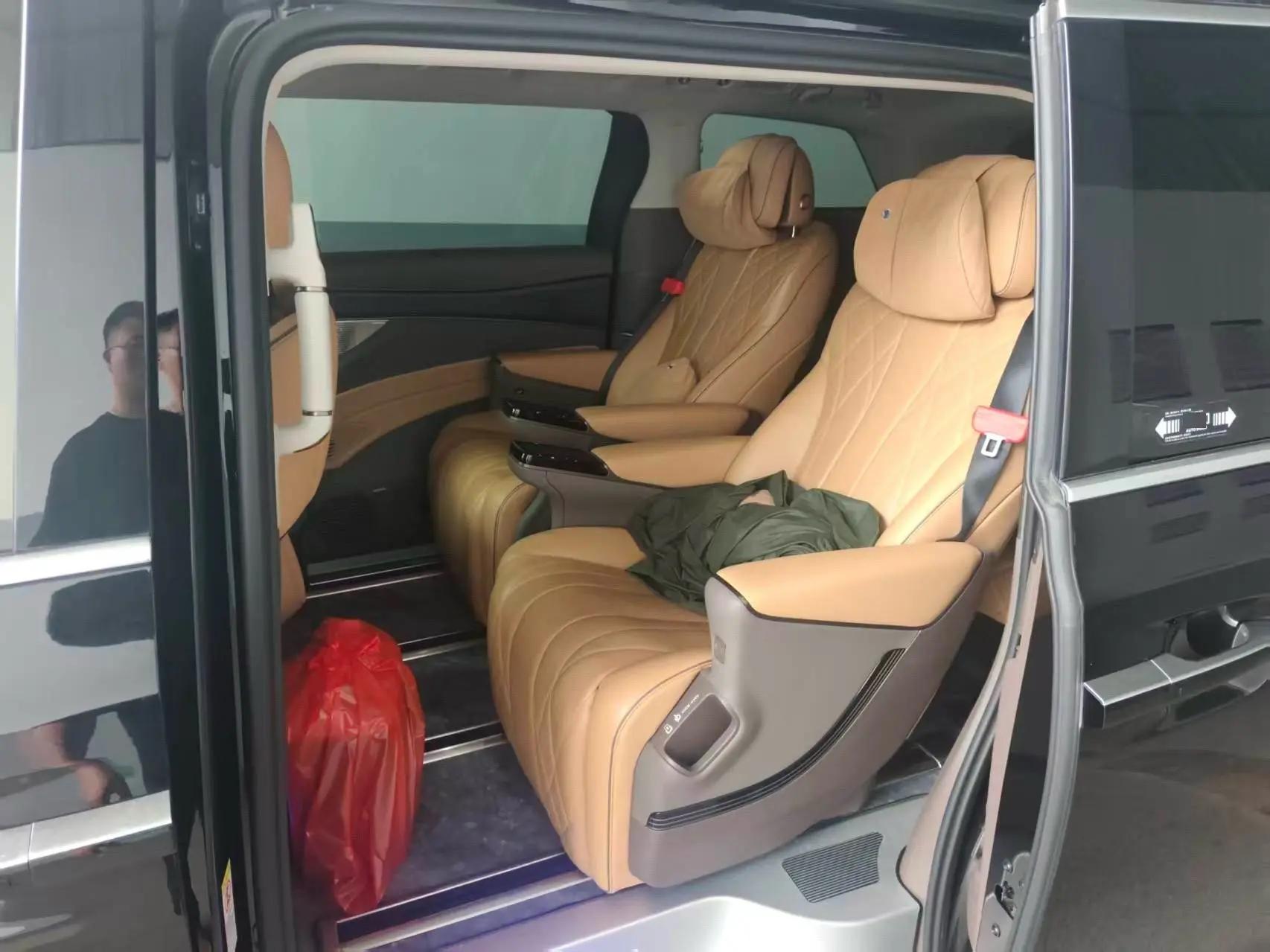 Denza D9 2022 EV 600 Four-wheel Drive Honor Model 6