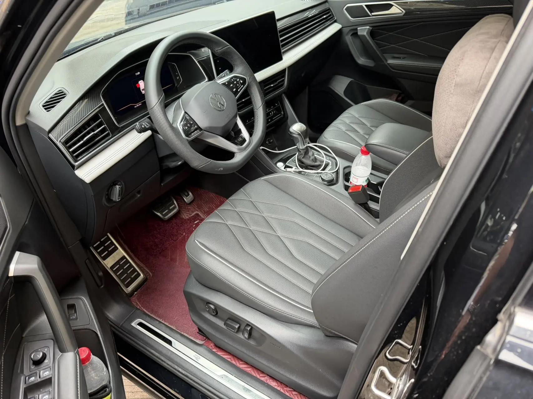 Tiguan L 2023 380TSI automatic four-wheel drive R-Line Yuexiang Edition 7 seats 3