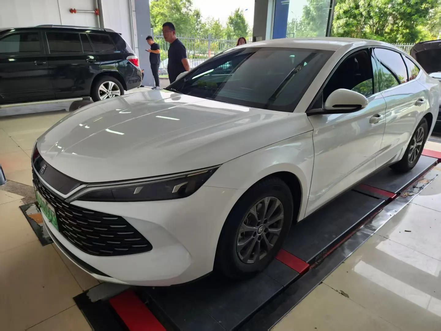 Qin L 2024 DM-i 80km Leading Edition