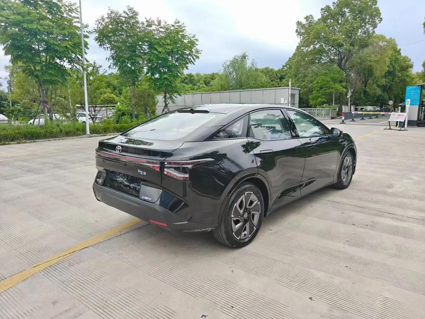 Toyota 2024 bZ 3 616km long endurance Premium automatic gear 3