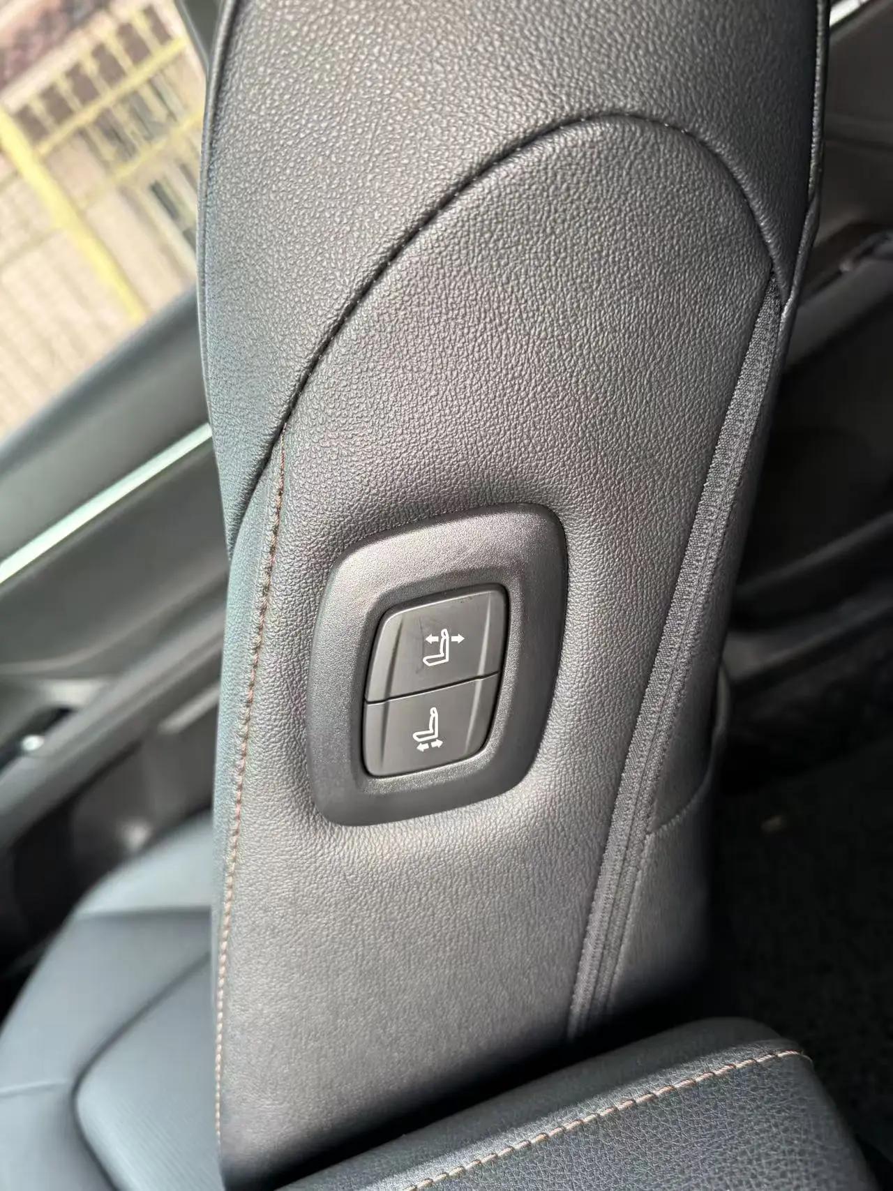 Toyota 2023 Camry Dual Engine 2.5HG CVT Luxury Edition Automatic 7